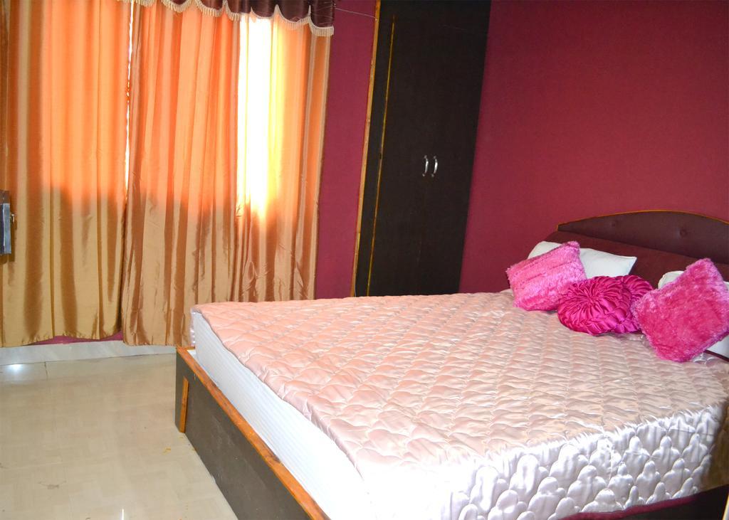 Hotel Kings Gateway Bangalore Room photo